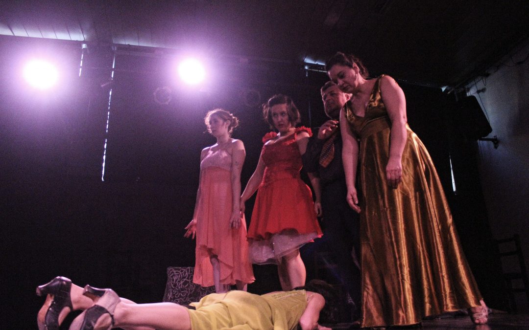 “Atte. saludos cordiales” en Teatro del Perro