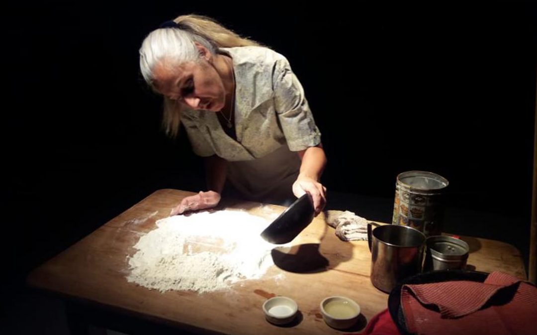 «Ella amasa» en El Tejón