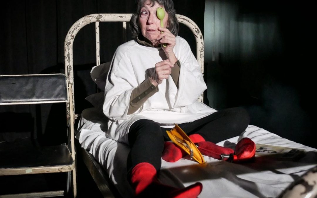 “Sobre la nadie y entre alaridos” en Muy Teatro
